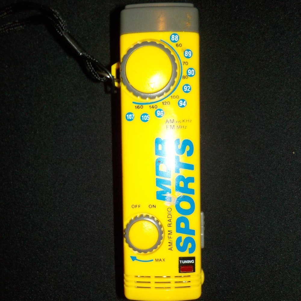 MDR SPORTS YELLOW & GRAY AM/FM HANDHELD RADIO